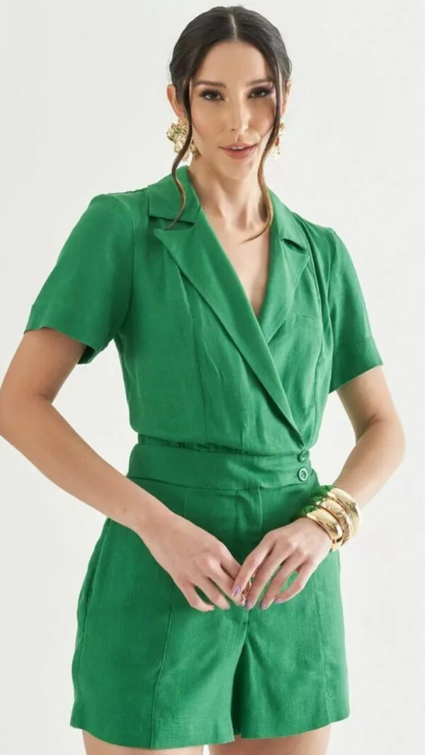 Macaquinho em alfa com botoes quebela