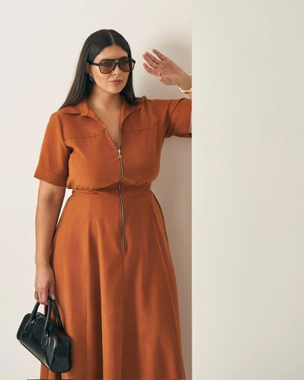 vestido evase com ziper frontal quebela