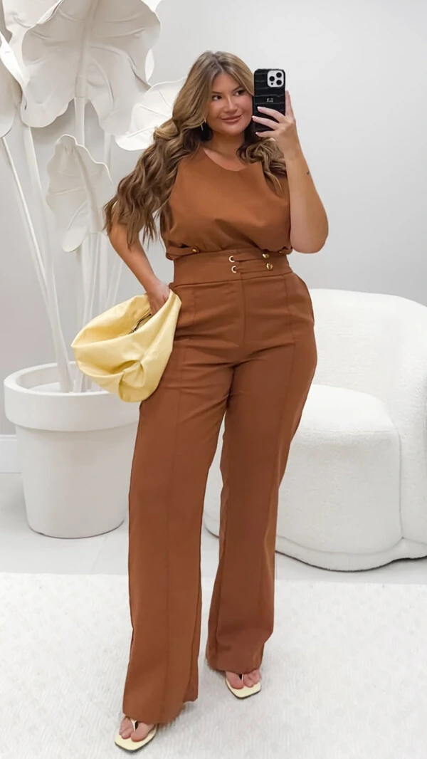 pre venda conjunto linho regata com detalhe lateral cropped midi+ calca reta com detalhe ilhos e bot