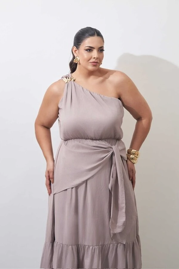 vestido um ombro midi com fivela organica kayla
