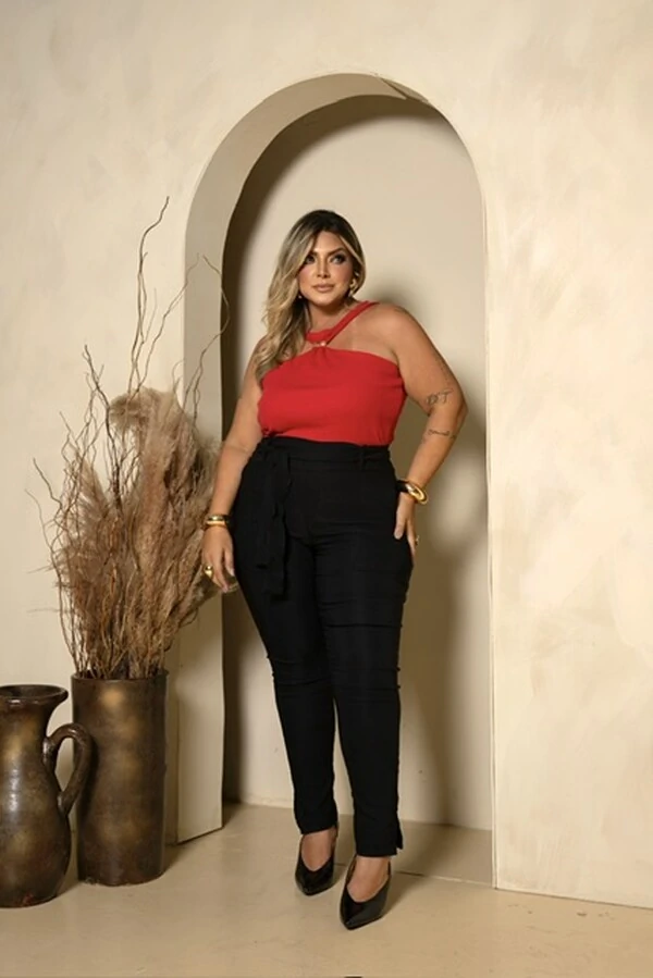 pre venda blusa canelada com acessorio milan