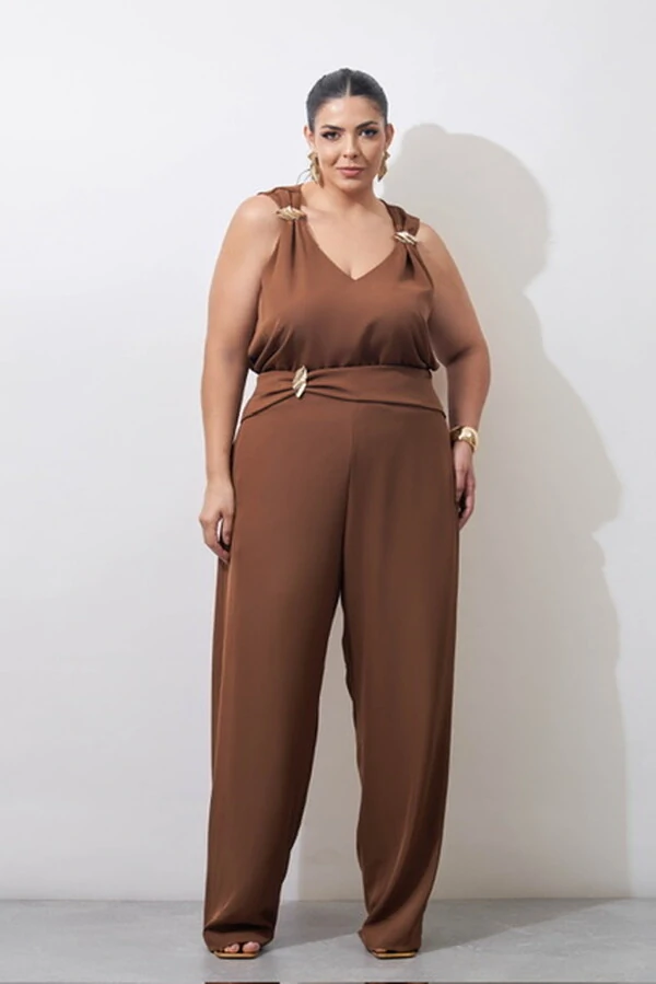 calca may com fivela dourada no cos kayla