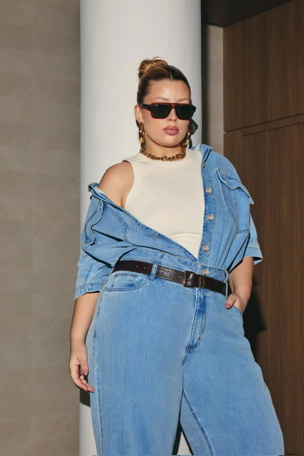 Camisa jeans over dois bolsos izzat