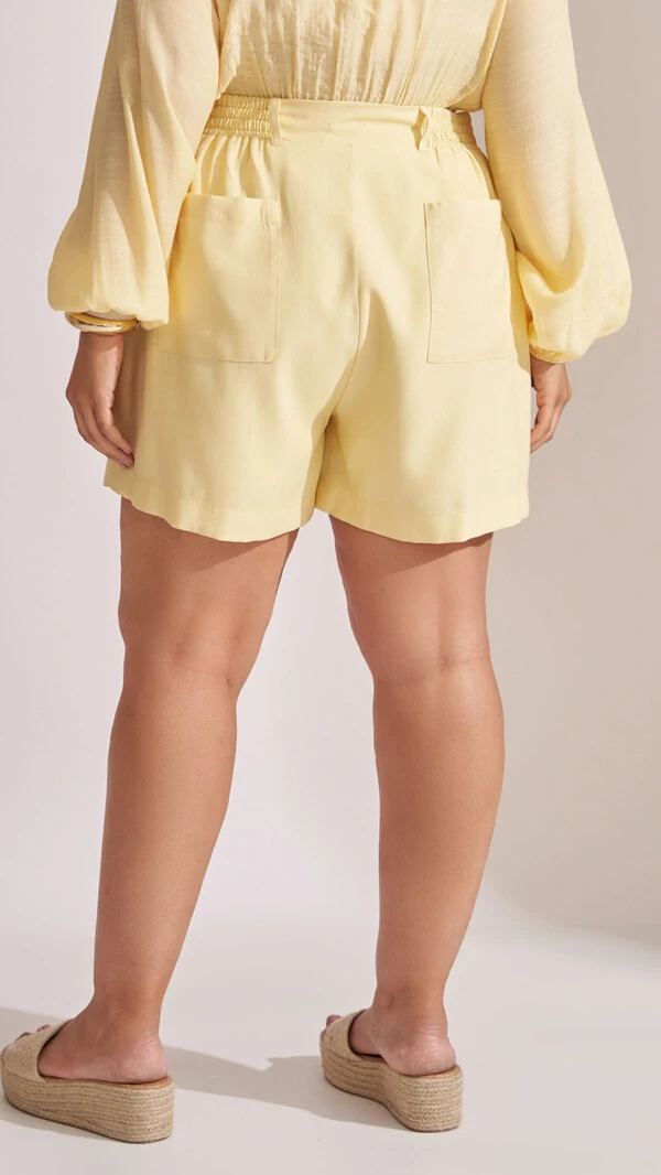 shorts viscose com botao tingido collab kayla