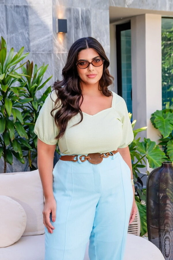 blusa em malha cochey decote princesa e manga tule predil