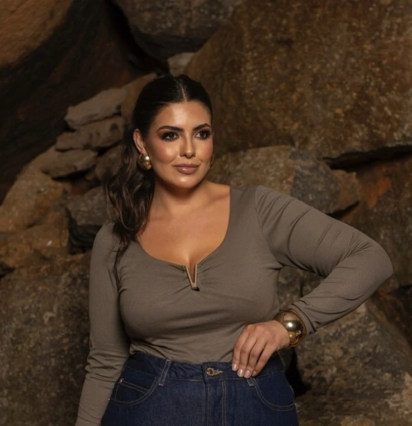 pre venda blusa detalhe aro v decote canelado ribana season divas