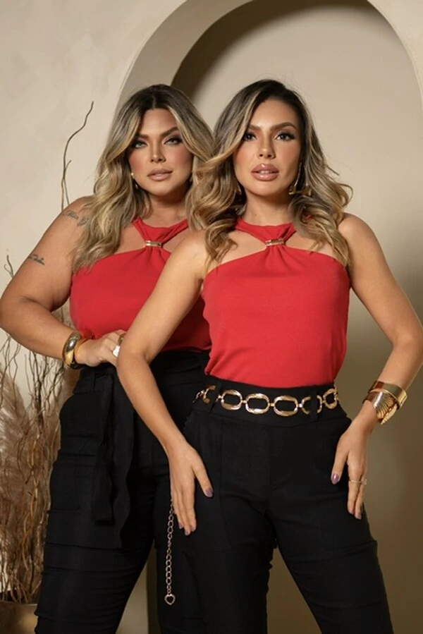 pre venda blusa canelada com acessorio milan