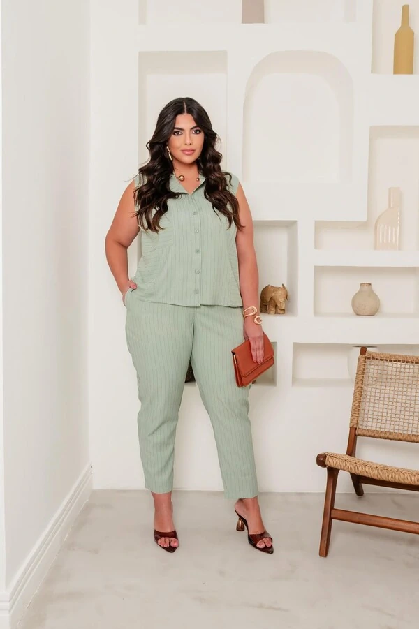 conjunto risca de giz camisa com bolso e calca reta predil