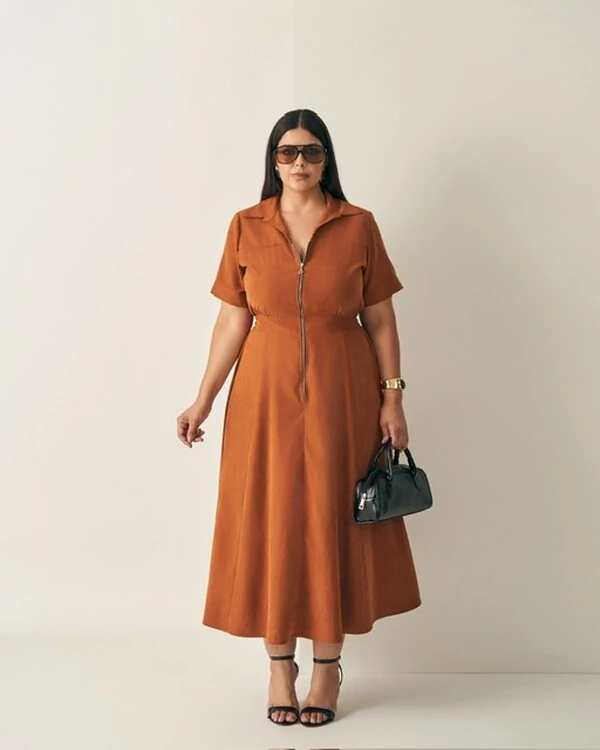 vestido evase com ziper frontal quebela