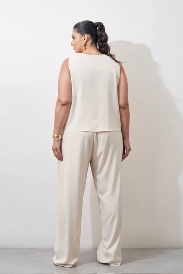 calca may com fivela dourada no cos kayla