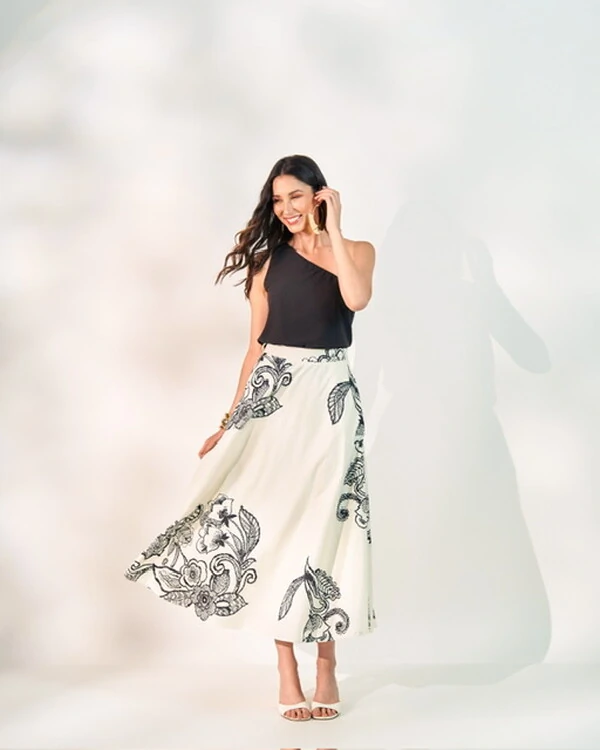 saia midi estampa efeito bordado quebela