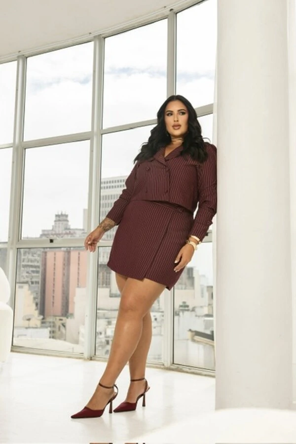 PRE VENDA conjunto risca de giz jaqueta midi e saia shorts divas