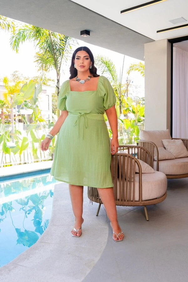 vestido manga curta decote quadrado com cinto entrelacado predil