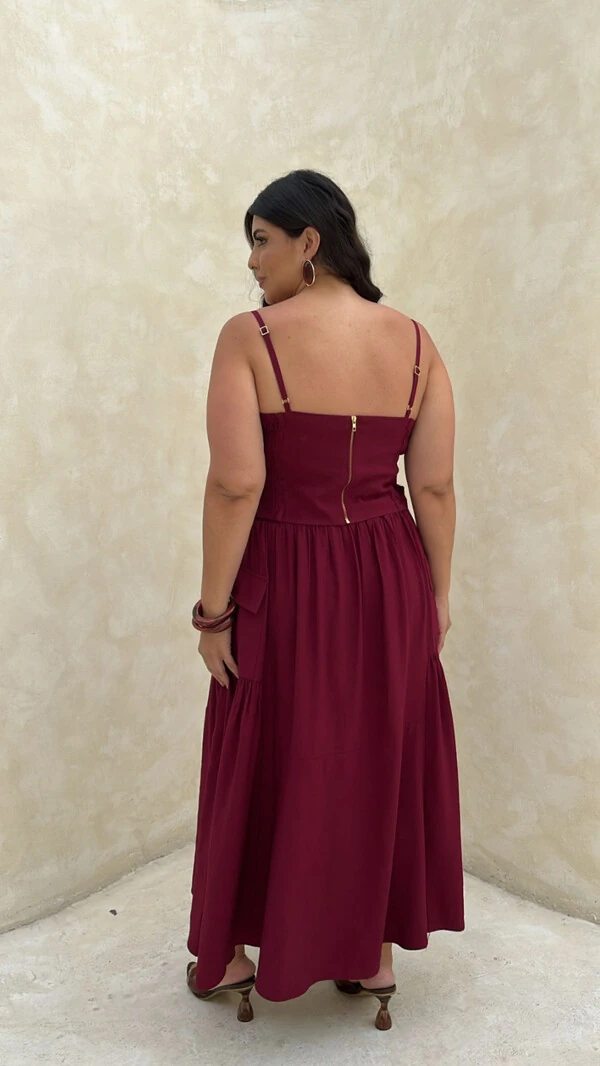 conjunto belina cropped alca e saia midi com bolso cargo hotpink