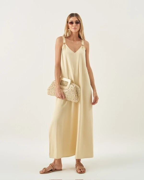 vestido longo com argolas quebela