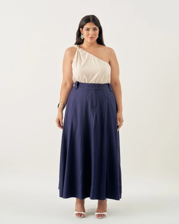 blusa um ombro fivela dourada quebela