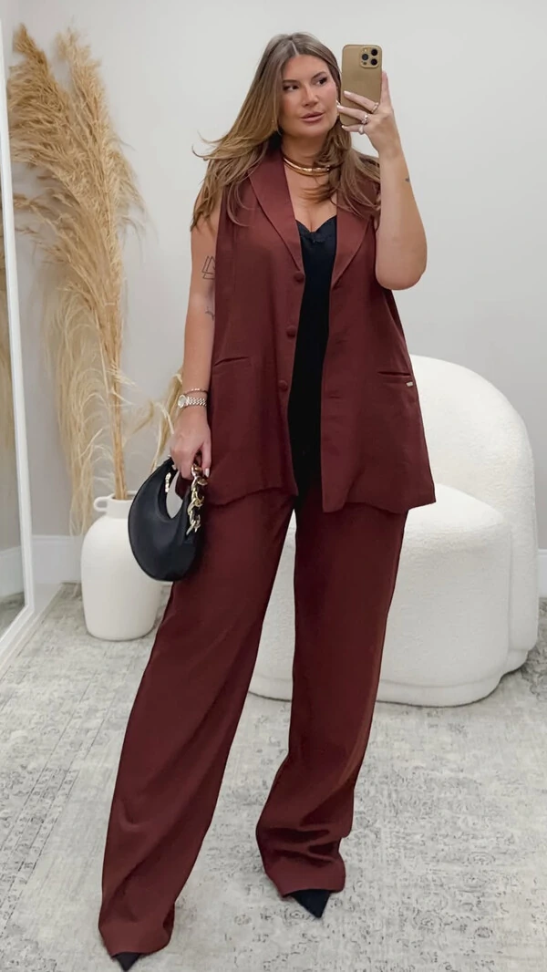 PRE VENDA Conjunto calça + colete over marrant rosamili