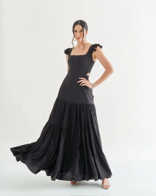 vestido longo com manga babado e cut out abaixo do busto quebela