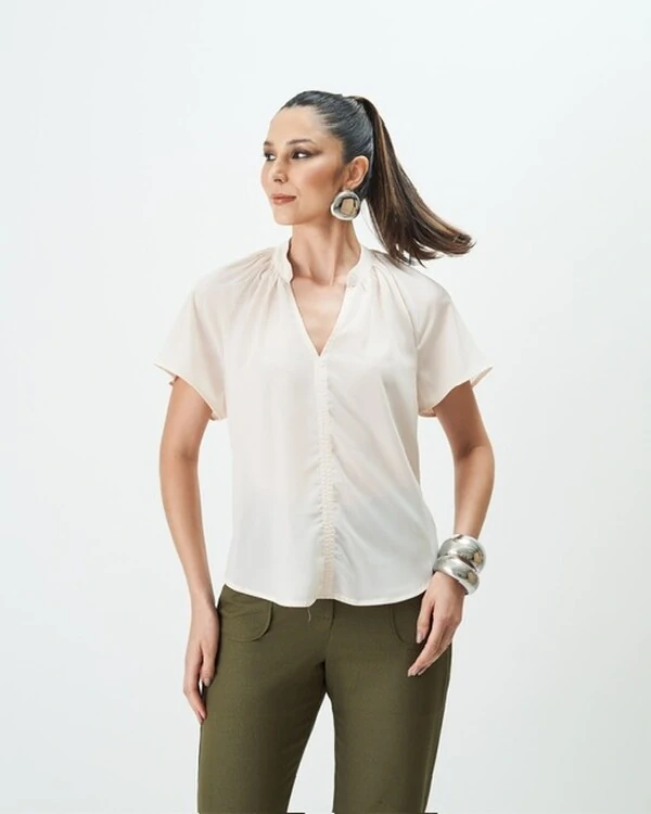blusa com franzidos crepe quebela