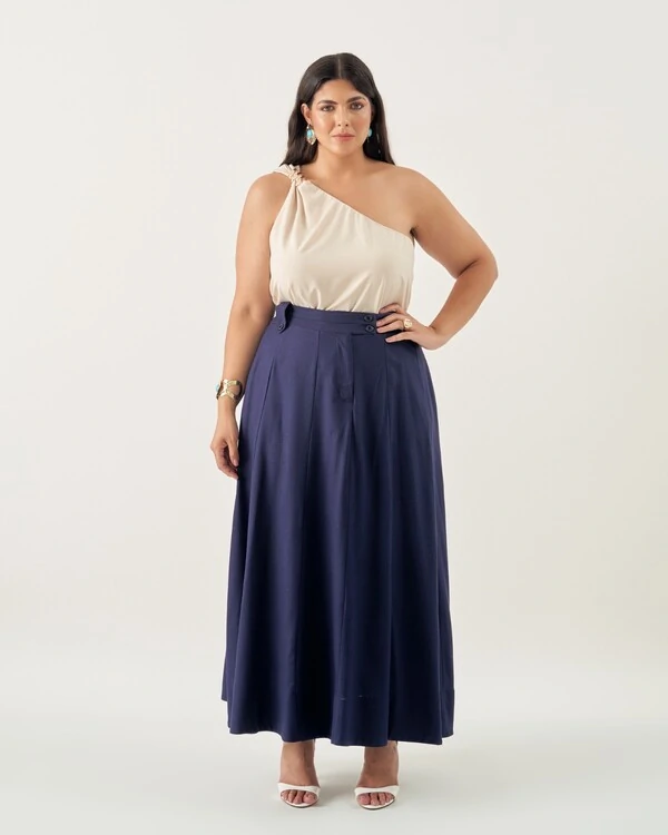 blusa um ombro fivela dourada quebela