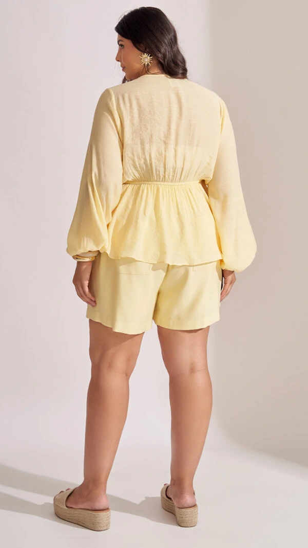 shorts viscose com botao tingido collab kayla