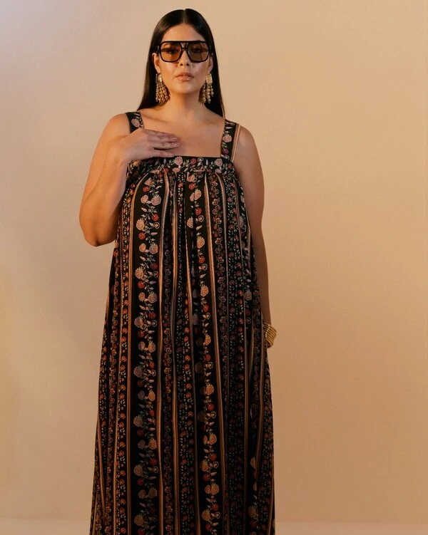 vestido longo regata estampa vertical forrado quebela