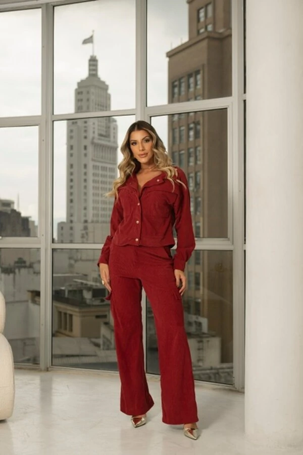 PRE VENDA conjunto jaqueta com calca flare em veludo cotele divas