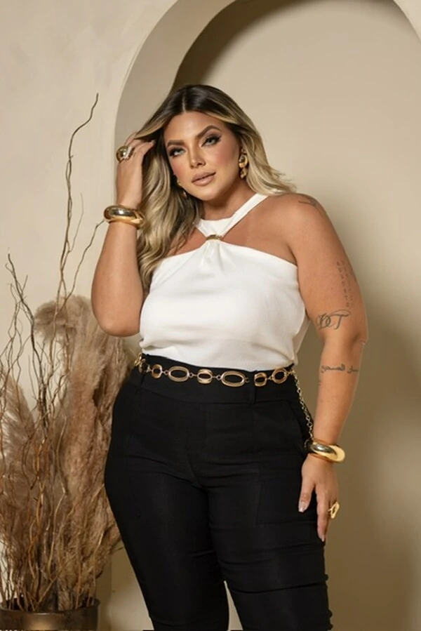 pre venda blusa canelada com acessorio milan