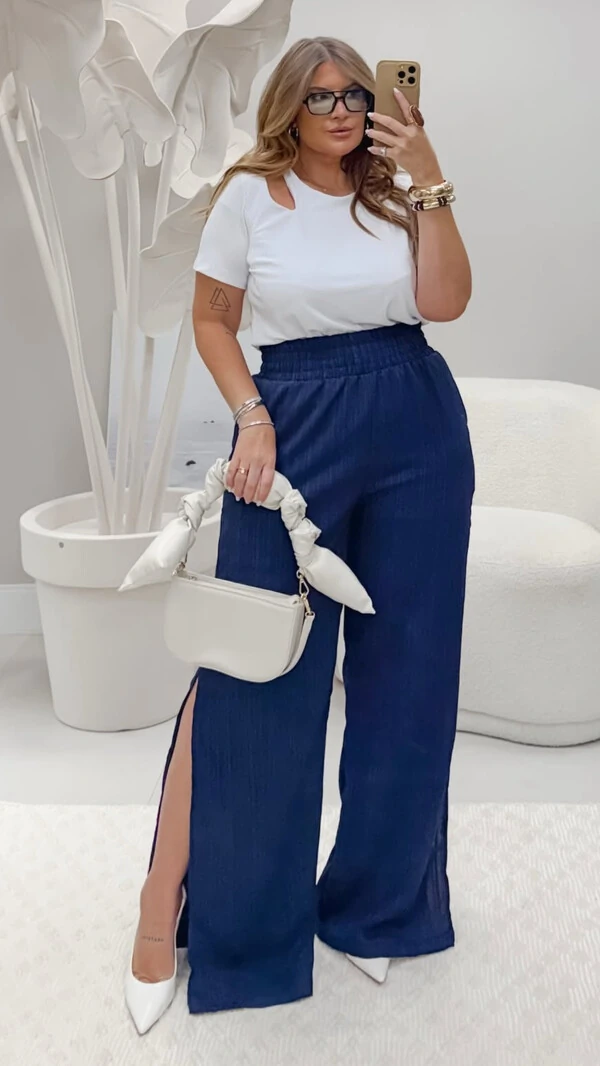 Pre venda blusa em malha com cut out milan