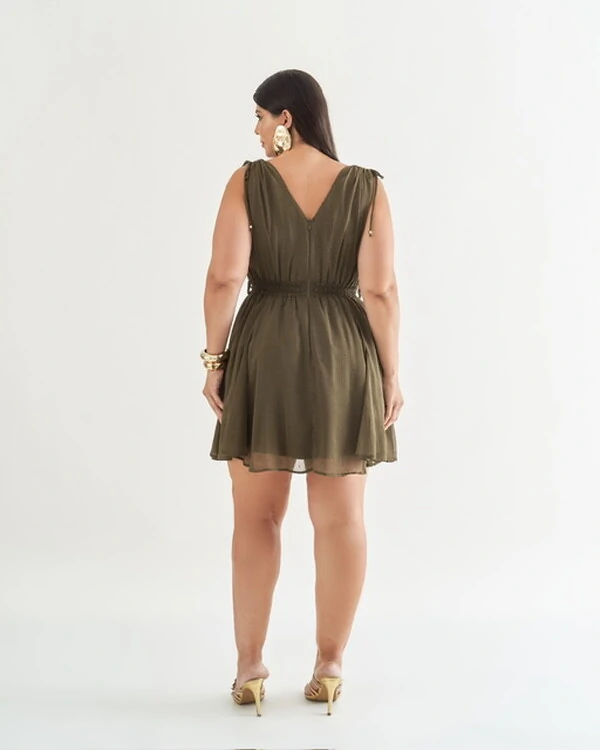 vestido decote v fluido plumetis quebela