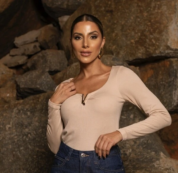 pre venda blusa detalhe aro v decote canelado ribana season divas