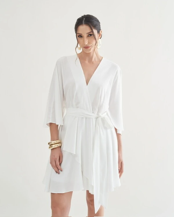 vestido fluido decote transpassado com faixa luxury quebela