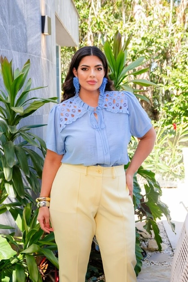 blusa com detalhes de renda macrame e babadinhos predil