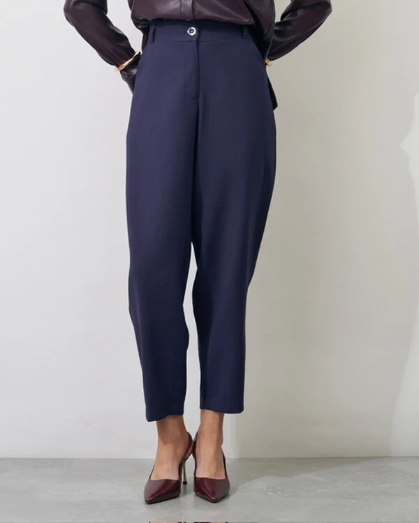 Calça alfaiataria cenoura carol kayla