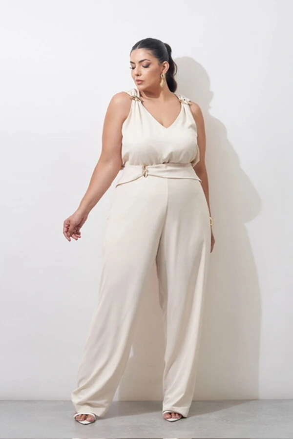 calca may com fivela dourada no cos kayla