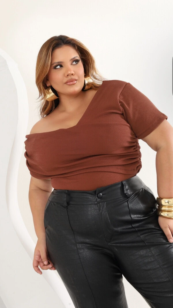 blusa canelada ribana assimetrica nah 9