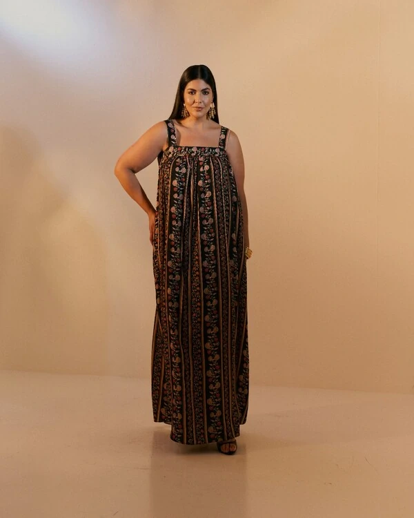 vestido longo regata estampa vertical forrado quebela