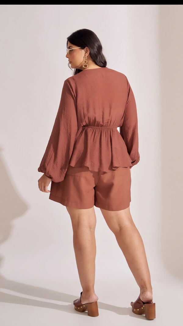 shorts viscose com botao tingido collab kayla