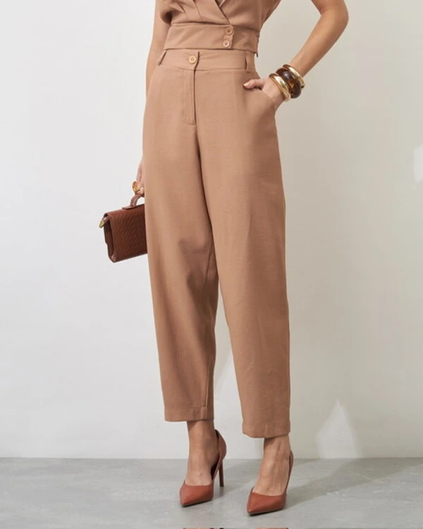 Calça alfaiataria cenoura carol kayla