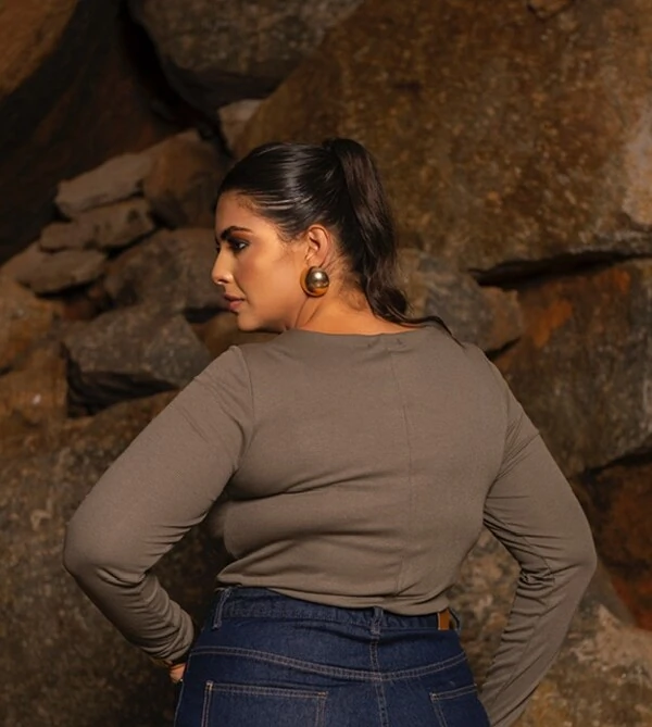 pre venda blusa detalhe aro v decote canelado ribana season divas