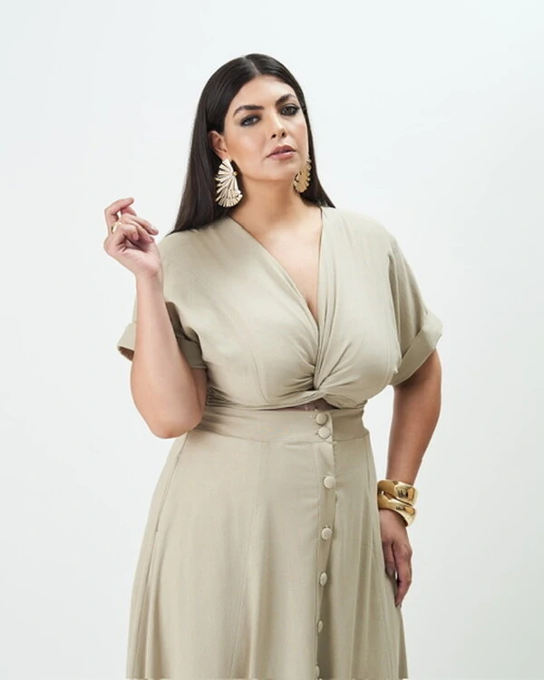 conjunto cropped nozinho + saia evase midi quebela