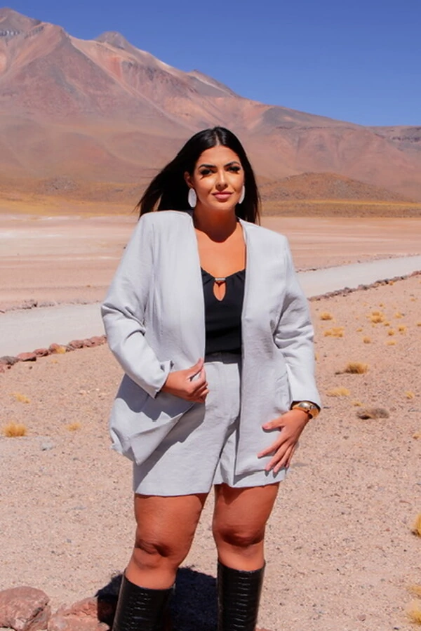 conjunto blazer alongado e faixa + shorts hotpink