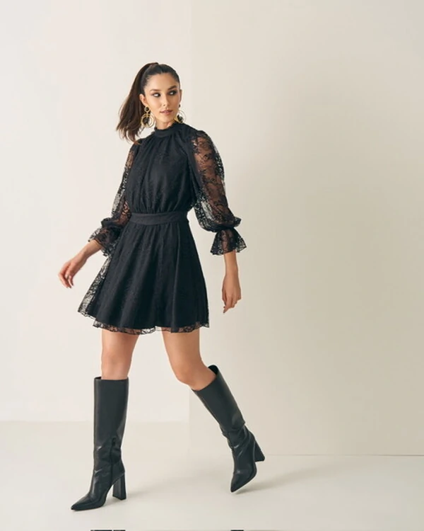 vestido renda core quebela