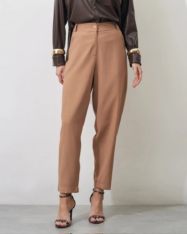 Calça alfaiataria cenoura carol kayla