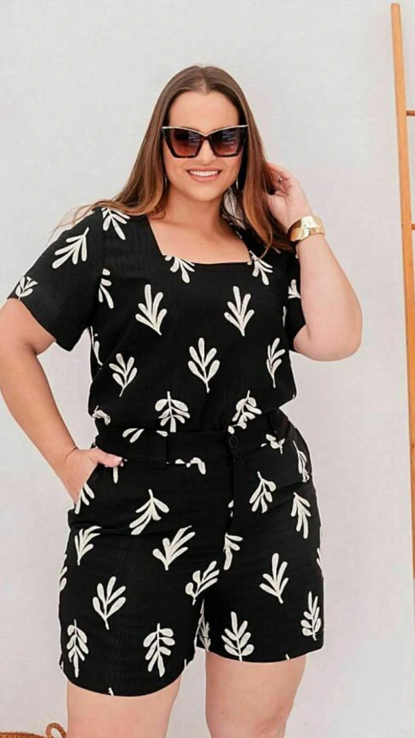 conjunto bordado de shorts e blusa decote quadrado predil