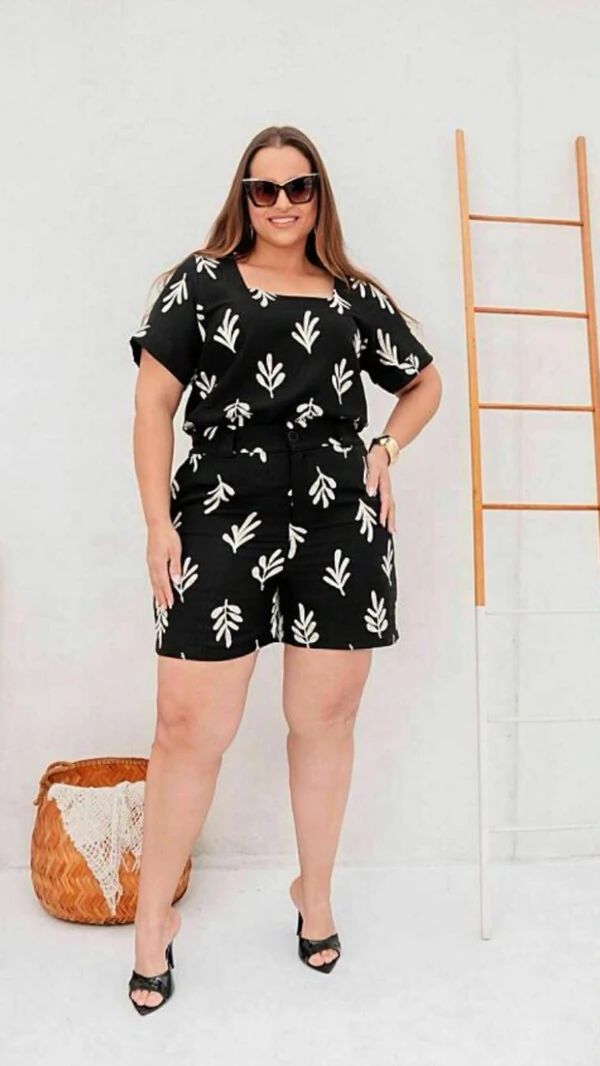 conjunto bordado de shorts e blusa decote quadrado predil