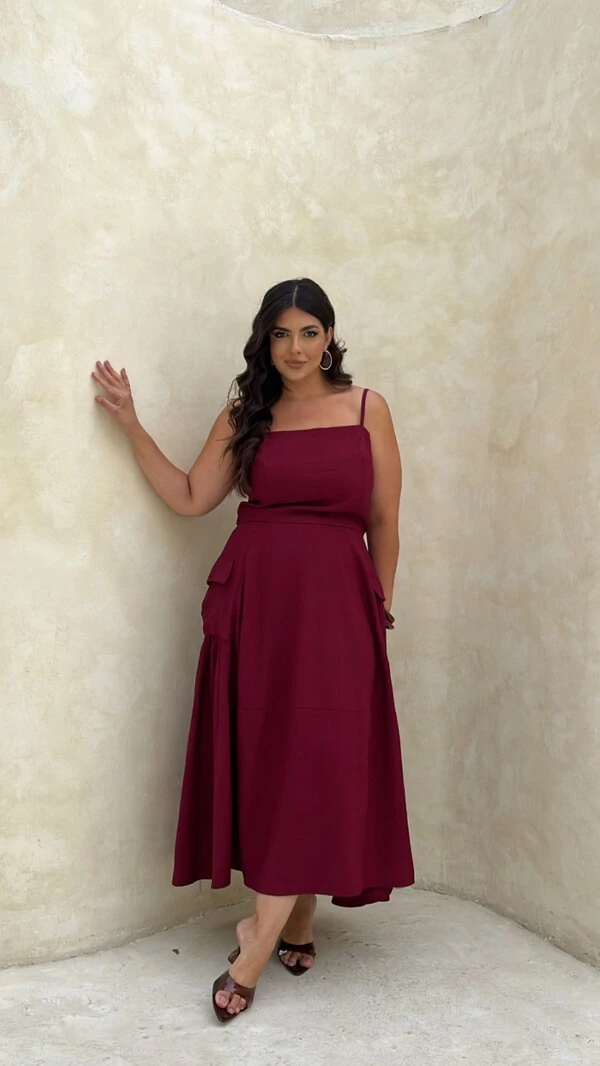 conjunto belina cropped alca e saia midi com bolso cargo hotpink