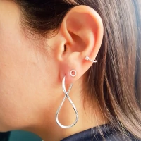 Brinco Hama Infinito Prata