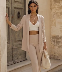 Cardigan Bossa Preguistê: O Abraço de Elegância do seu Conjunto