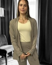 Cardigan Bossa Preguistê: O Abraço de Elegância do seu Conjunto